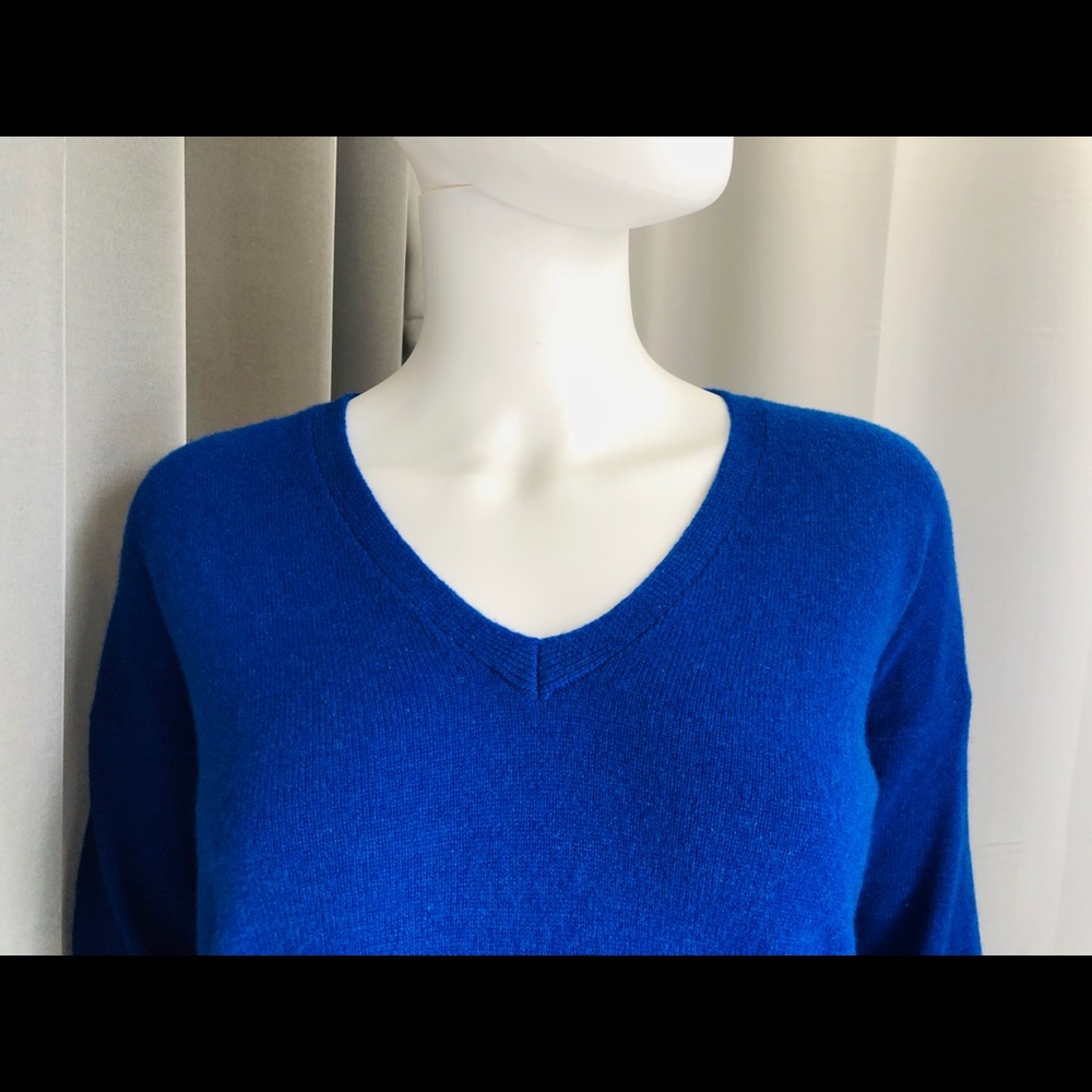 Line Sweater - Picture 2 of 6